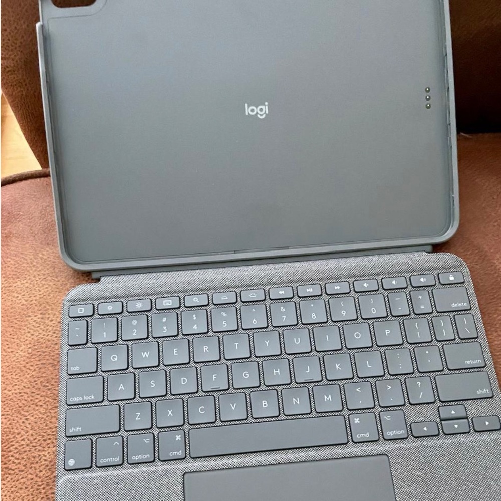 Logitech - Combo Touch Keyboard Folio - Picture 2 of 2